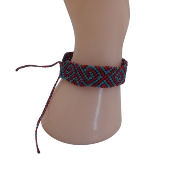 Unisex Bracelet Woven Macramé Thread Labyrinth Design - Picture 7 of 8